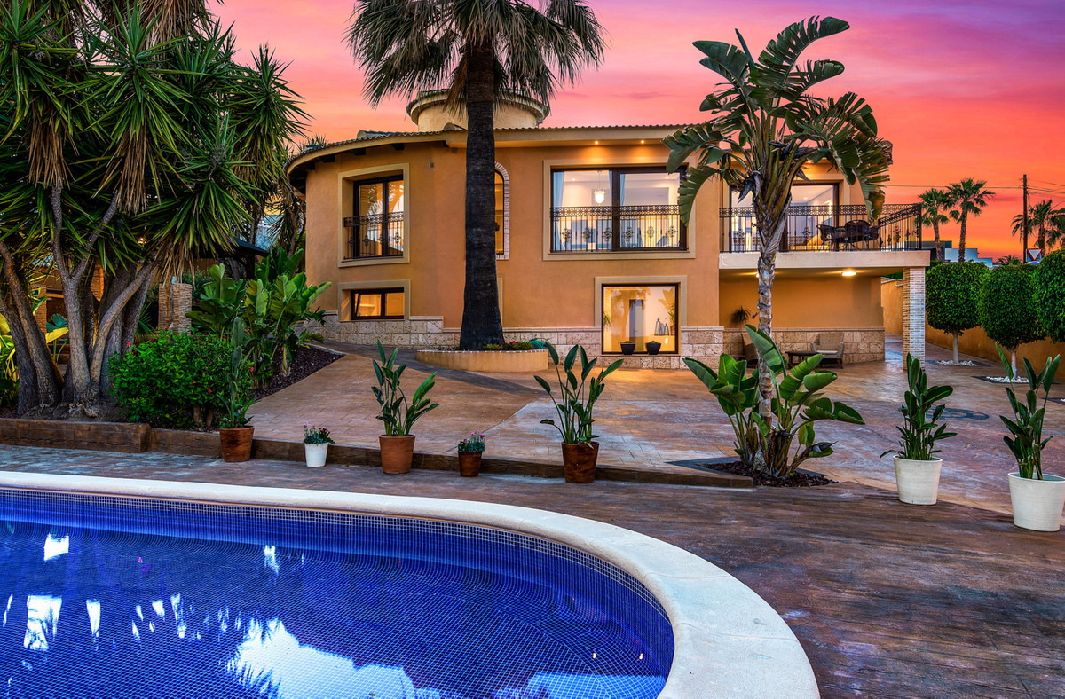 For sale - 4 Bedroom 3 Bathroom House - Detached Villa in Rojales - Ciudad Quesada  - Alicante