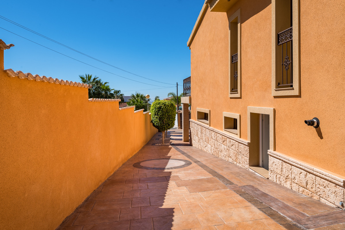 For sale - 4 Bedroom 3 Bathroom House - Detached Villa in Rojales - Ciudad Quesada  - Alicante