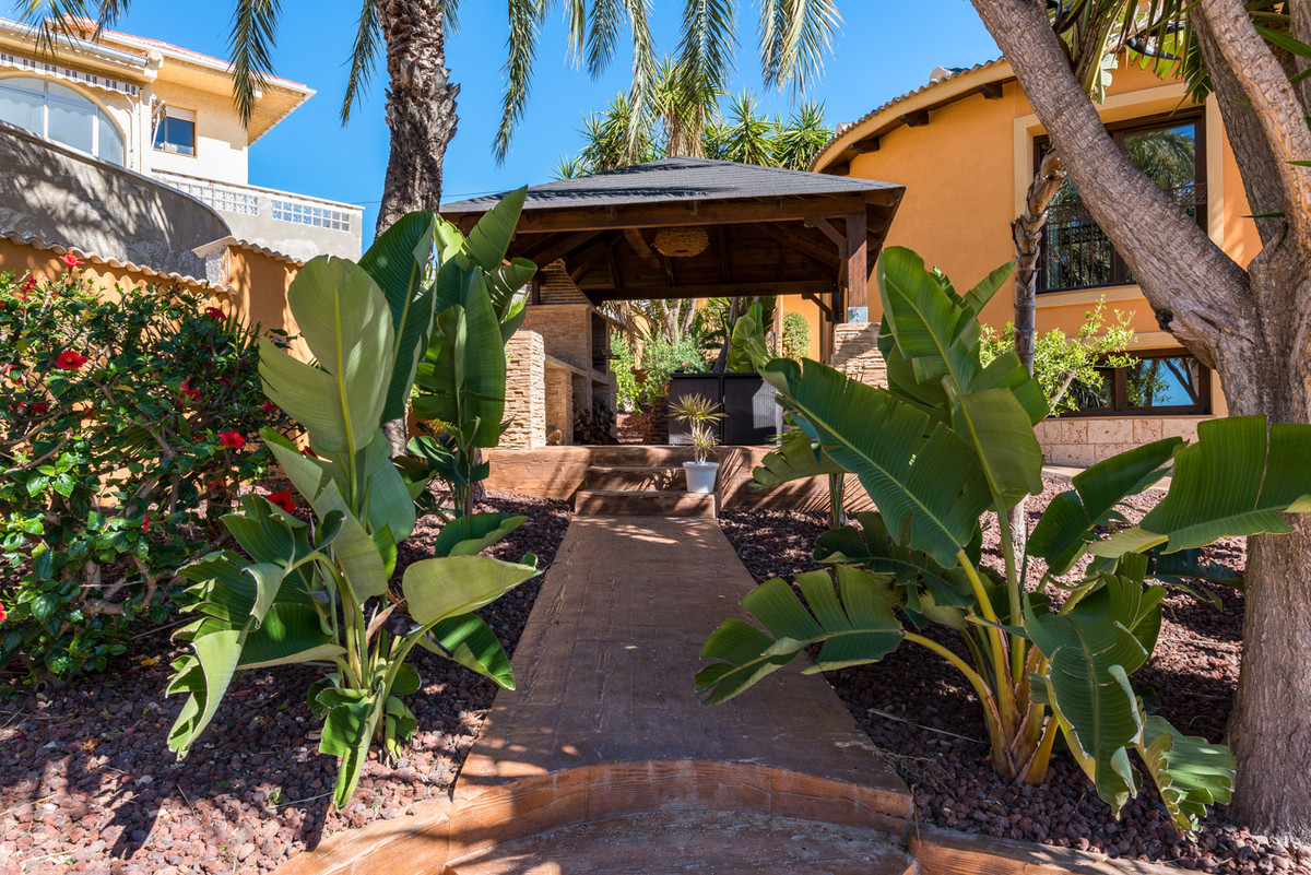 For sale - 4 Bedroom 3 Bathroom House - Detached Villa in Rojales - Ciudad Quesada  - Alicante