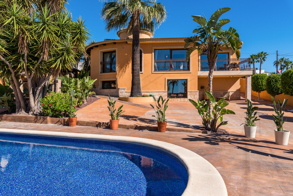 For sale - 4 Bedroom 3 Bathroom House - Detached Villa in Rojales - Ciudad Quesada  - Alicante