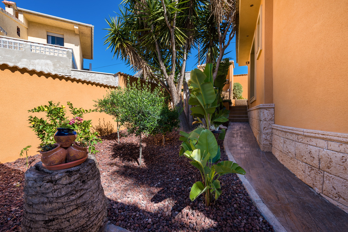 For sale - 4 Bedroom 3 Bathroom House - Detached Villa in Rojales - Ciudad Quesada  - Alicante