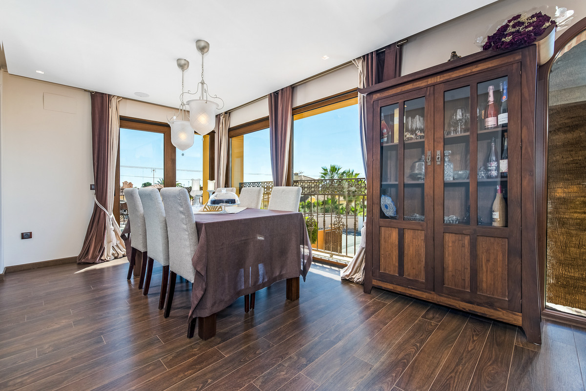 For sale - 4 Bedroom 3 Bathroom House - Detached Villa in Rojales - Ciudad Quesada  - Alicante