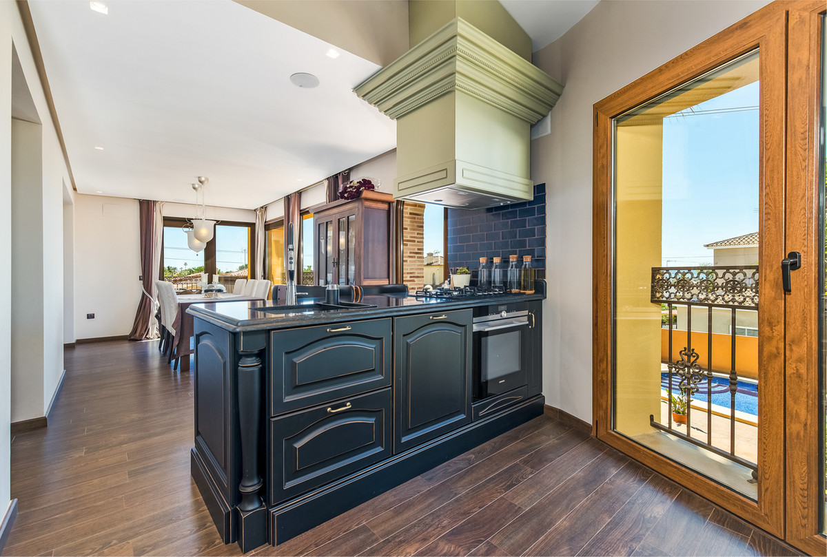 For sale - 4 Bedroom 3 Bathroom House - Detached Villa in Rojales - Ciudad Quesada  - Alicante