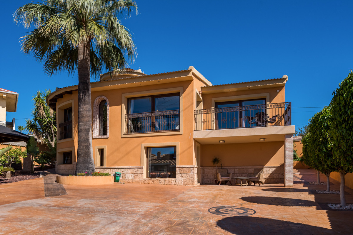 For sale - 4 Bedroom 3 Bathroom House - Detached Villa in Rojales - Ciudad Quesada  - Alicante