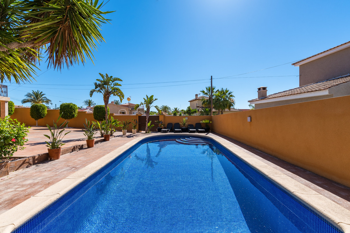 For sale - 4 Bedroom 3 Bathroom House - Detached Villa in Rojales - Ciudad Quesada  - Alicante