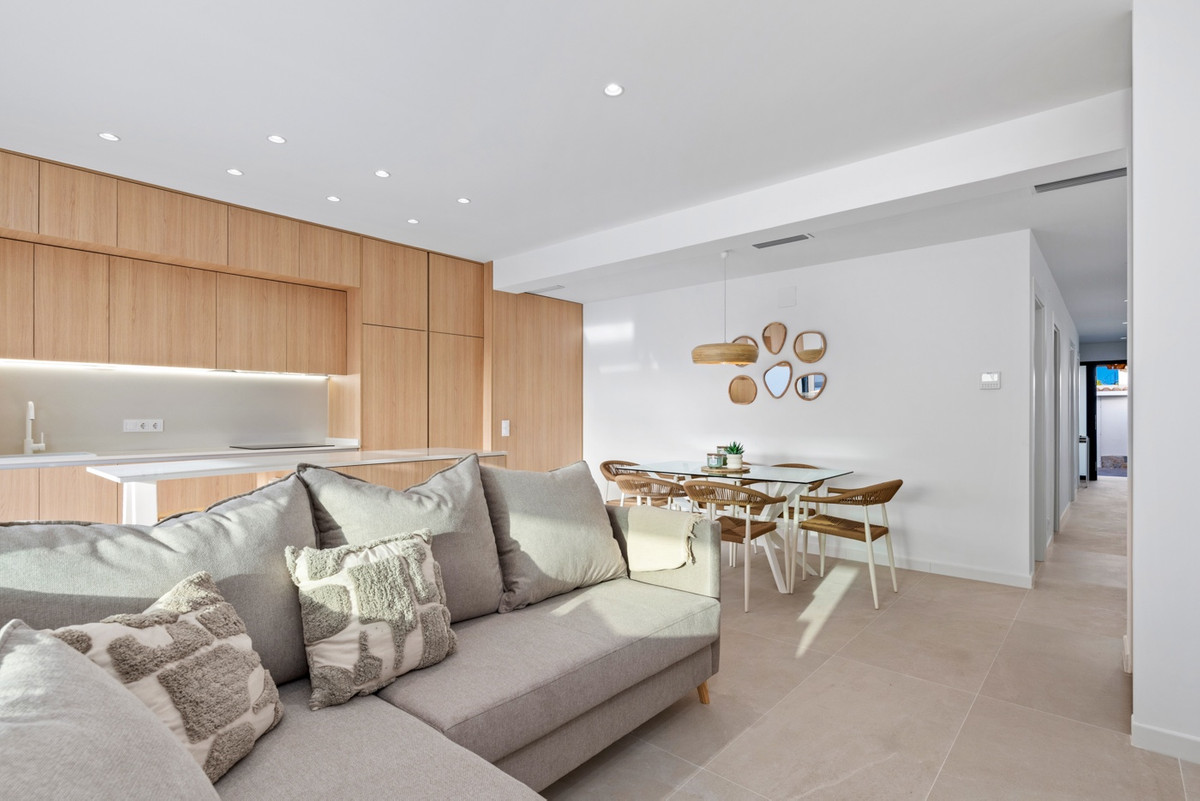 For sale - 3 Bedroom 2 Bathroom House - Detached Villa in Torrevieja - El Chaparral  - Alicante