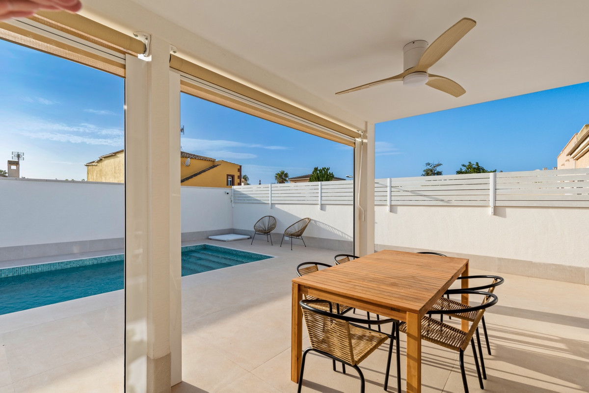 For sale - 3 Bedroom 2 Bathroom House - Detached Villa in Torrevieja - El Chaparral  - Alicante
