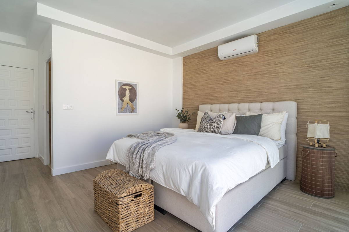 For sale - 3 Bedroom 2 Bathroom House - Semi-Detached House in Torrevieja - La Siesta  - Alicante