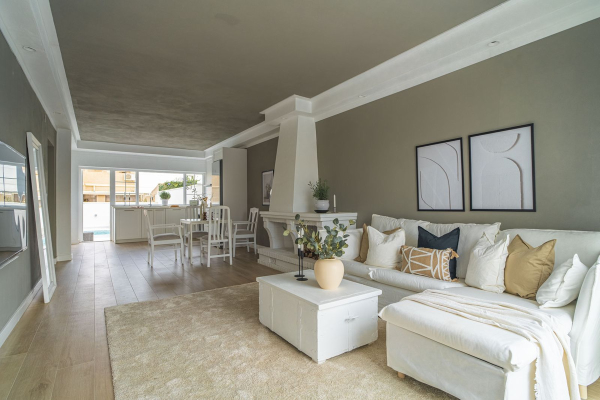 For sale - 3 Bedroom 2 Bathroom House - Semi-Detached House in Torrevieja - La Siesta  - Alicante