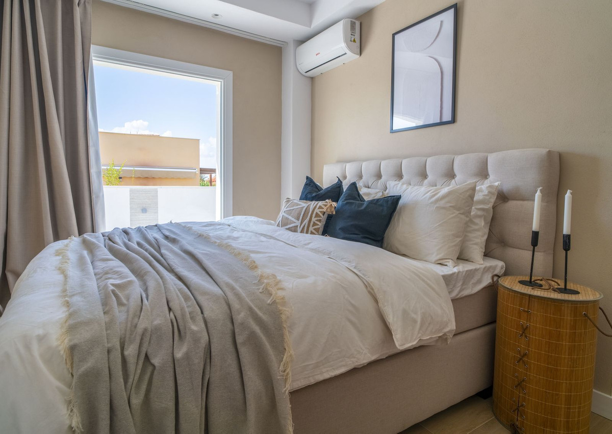 For sale - 3 Bedroom 2 Bathroom House - Semi-Detached House in Torrevieja - La Siesta  - Alicante