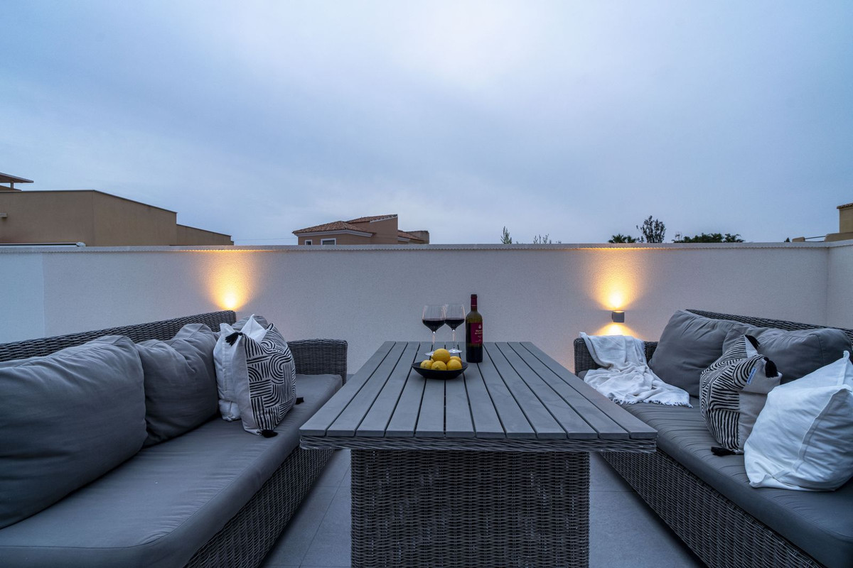 For sale - 3 Bedroom 2 Bathroom House - Semi-Detached House in Torrevieja - La Siesta  - Alicante