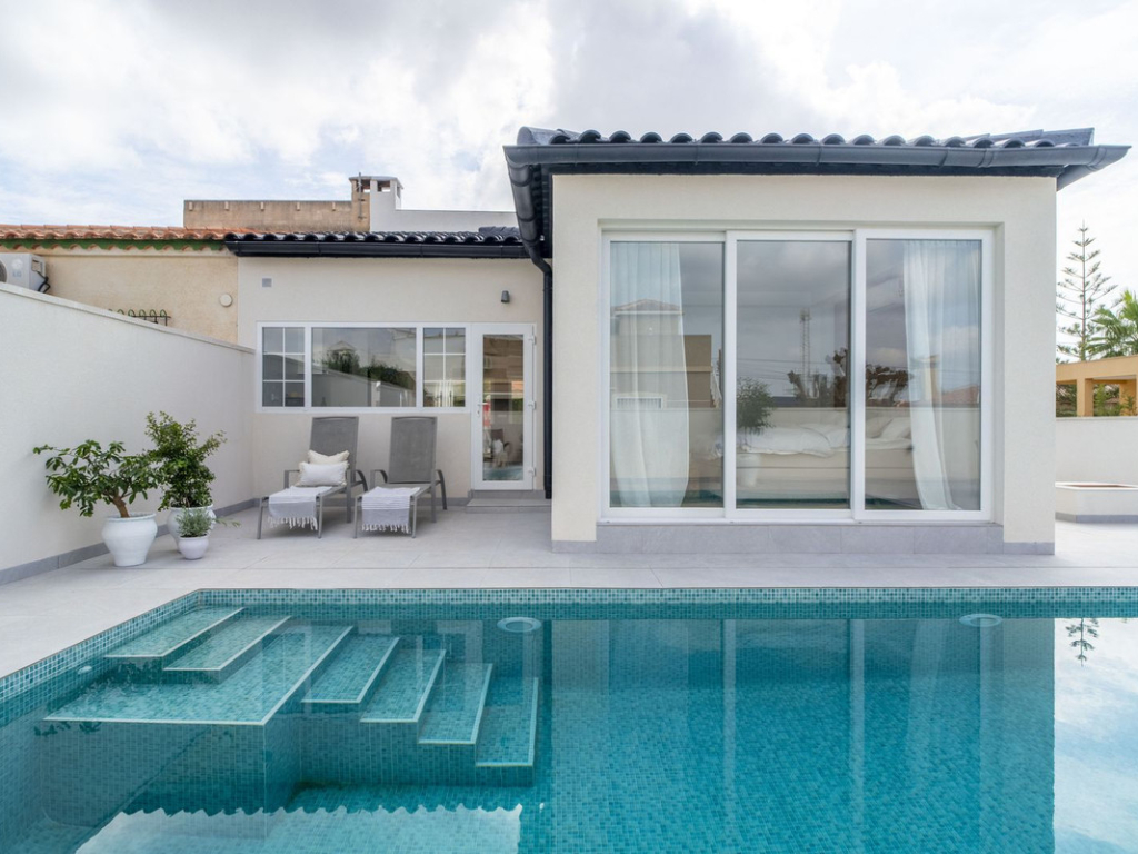 3 Bedroom 2 Bathroom House - Semi-Detached House in Torrevieja