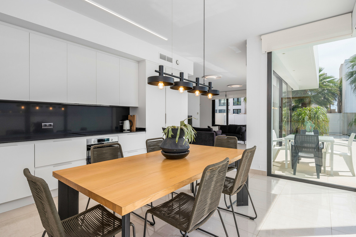 For sale - 4 Bedroom 3 Bathroom Detached Villa in Ciudad Quesada - Ciudad Quesada  - Alicante