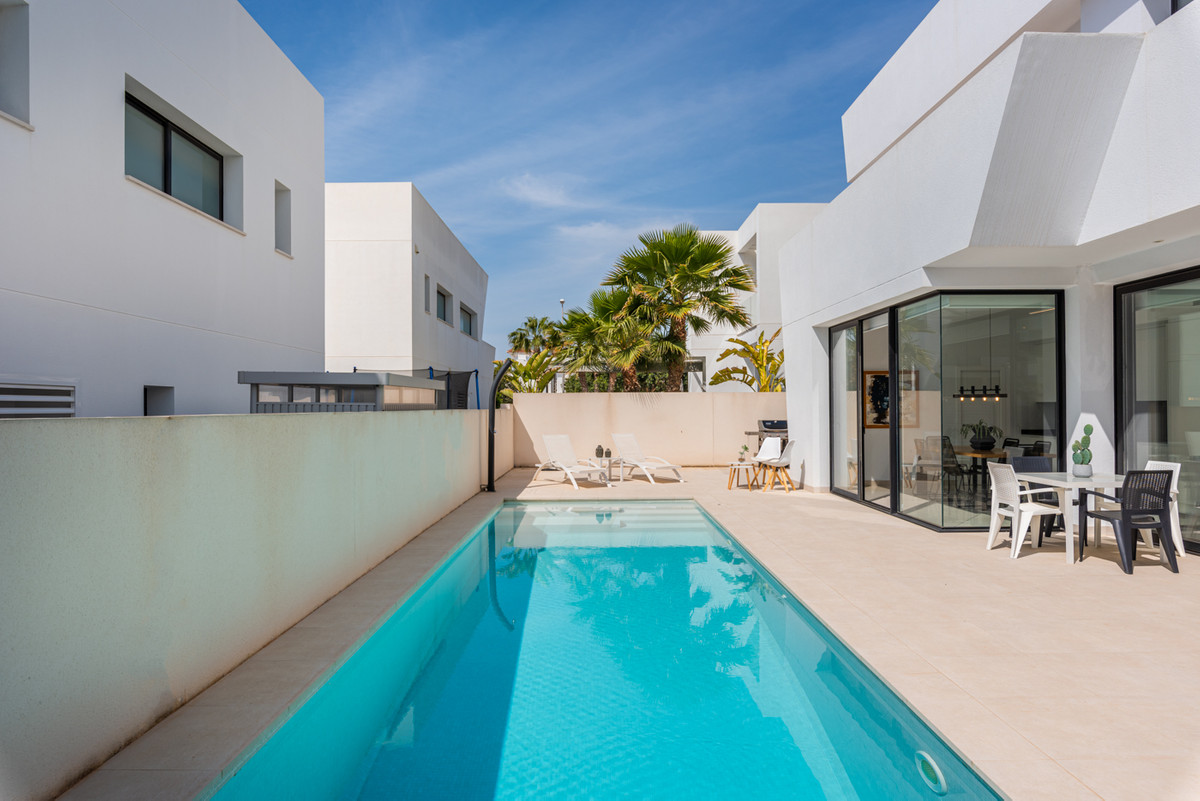 For sale - 4 Bedroom 3 Bathroom Detached Villa in Ciudad Quesada - Ciudad Quesada  - Alicante