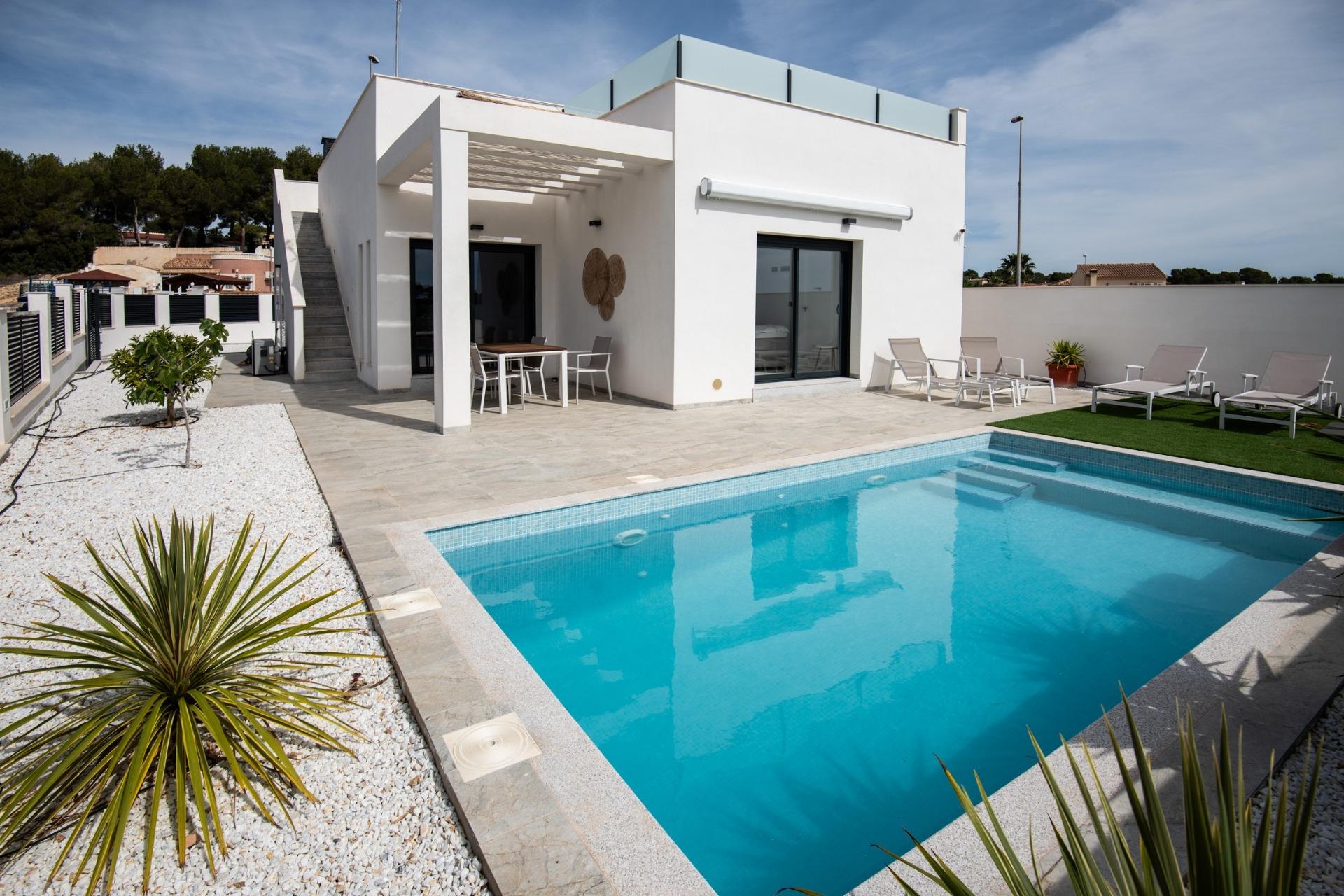 For sale - 3 Bedroom 2 Bathroom Villa in Pilar de La Horadada - Pinar De Campoverde  - Alicante