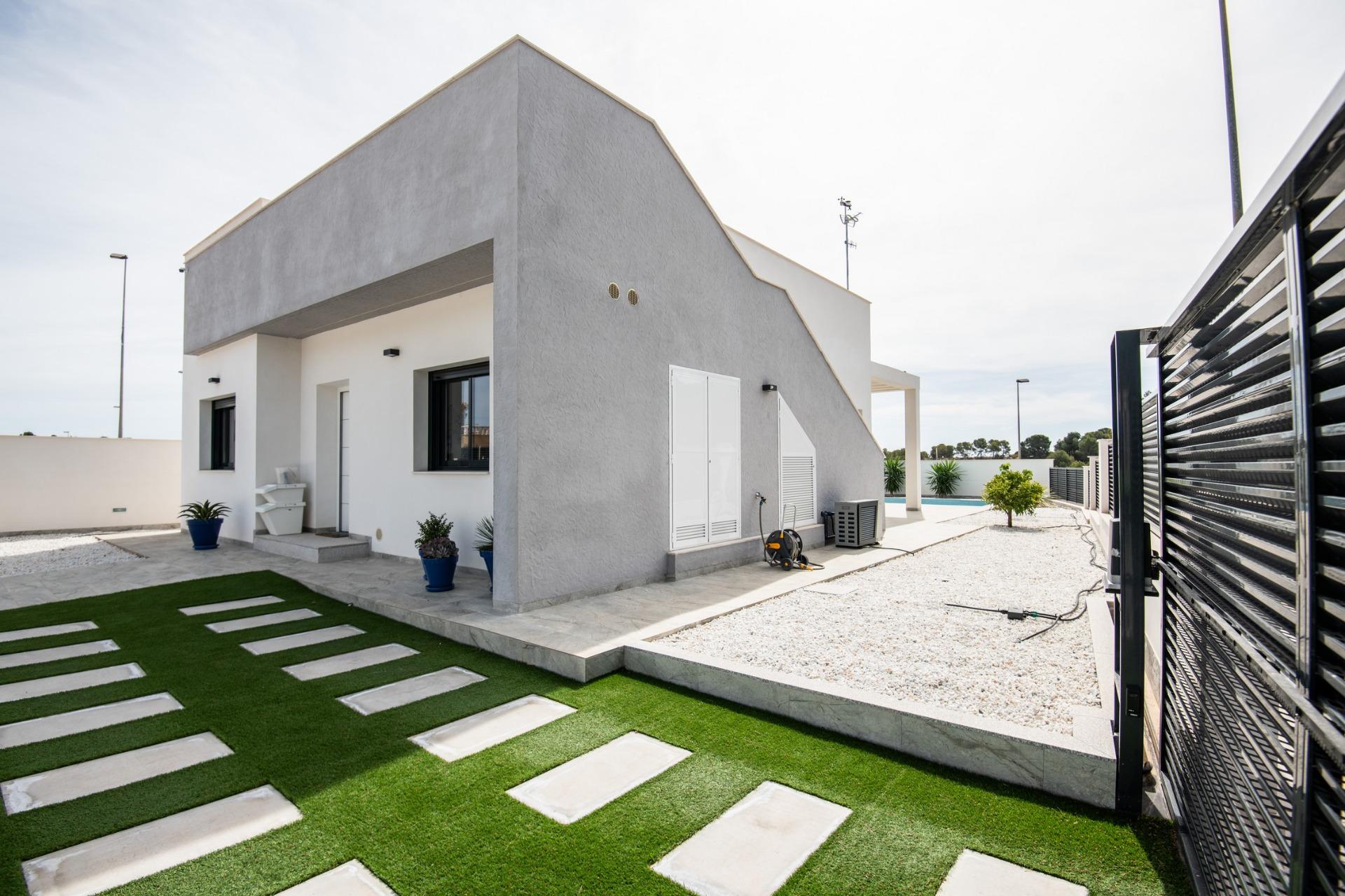For sale - 3 Bedroom 2 Bathroom Villa in Pilar de La Horadada - Pinar De Campoverde  - Alicante