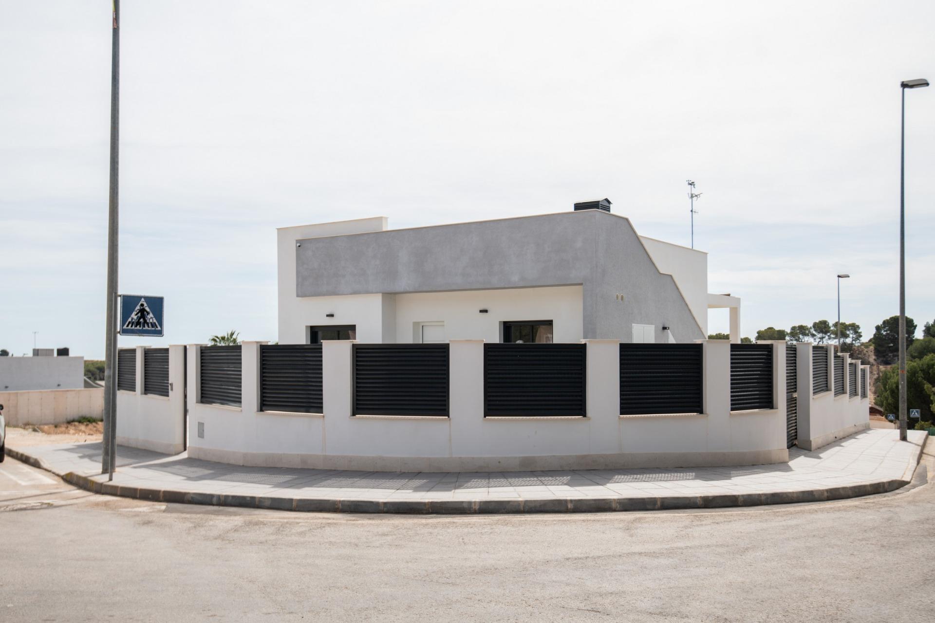 For sale - 3 Bedroom 2 Bathroom Villa in Pilar de La Horadada - Pinar De Campoverde  - Alicante
