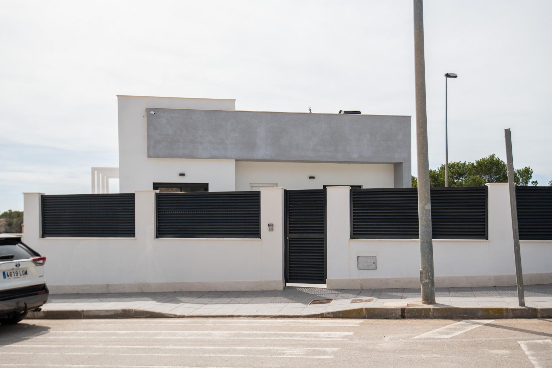 For sale - 3 Bedroom 2 Bathroom Villa in Pilar de La Horadada - Pinar De Campoverde  - Alicante