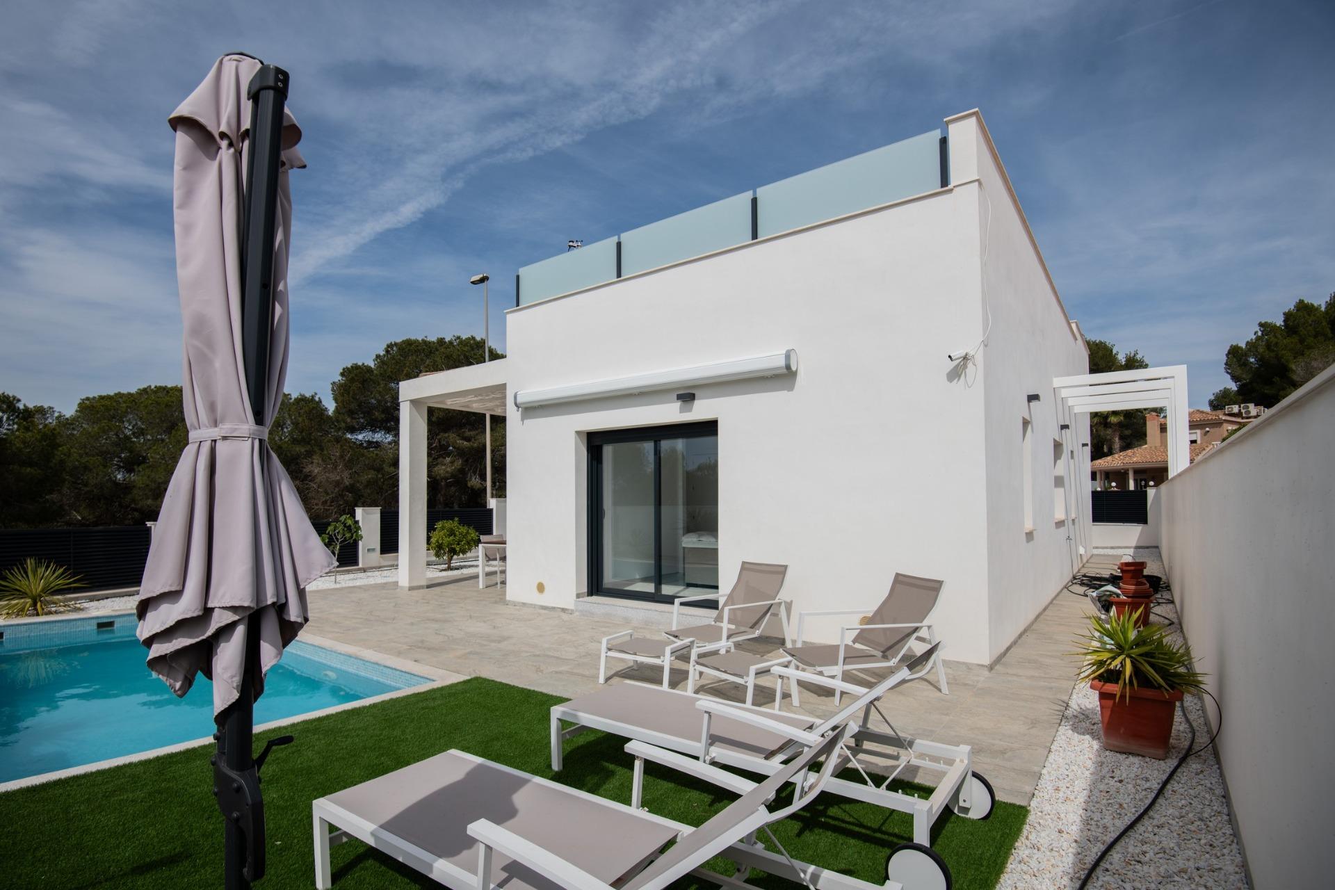 For sale - 3 Bedroom 2 Bathroom Villa in Pilar de La Horadada - Pinar De Campoverde  - Alicante