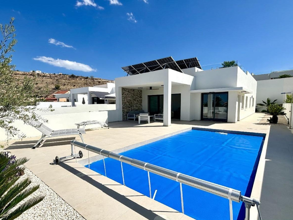 3 Bedroom 2 Bathroom Villa in Benijofar