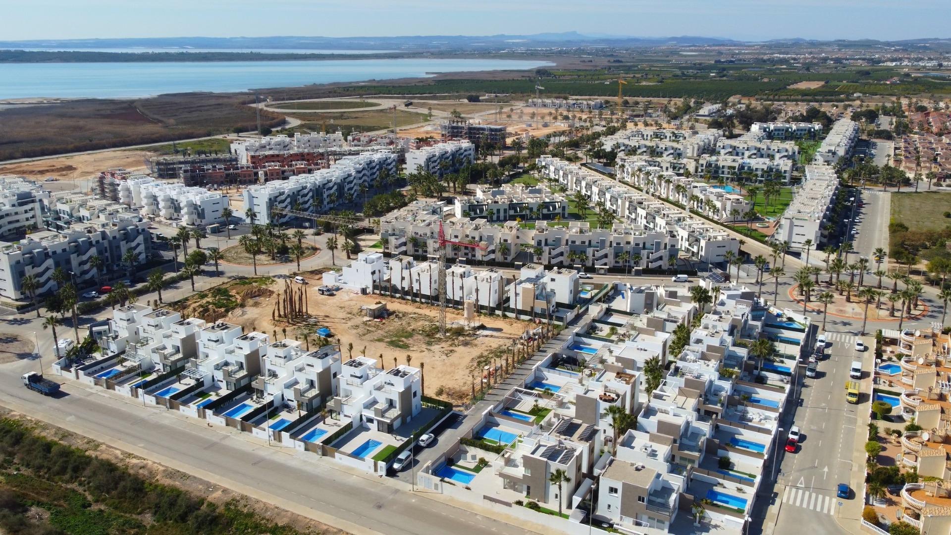 New Build - 2 Bedroom 2 Bathroom Apartment in Guardamar del Segura - El Raso  - Alicante
