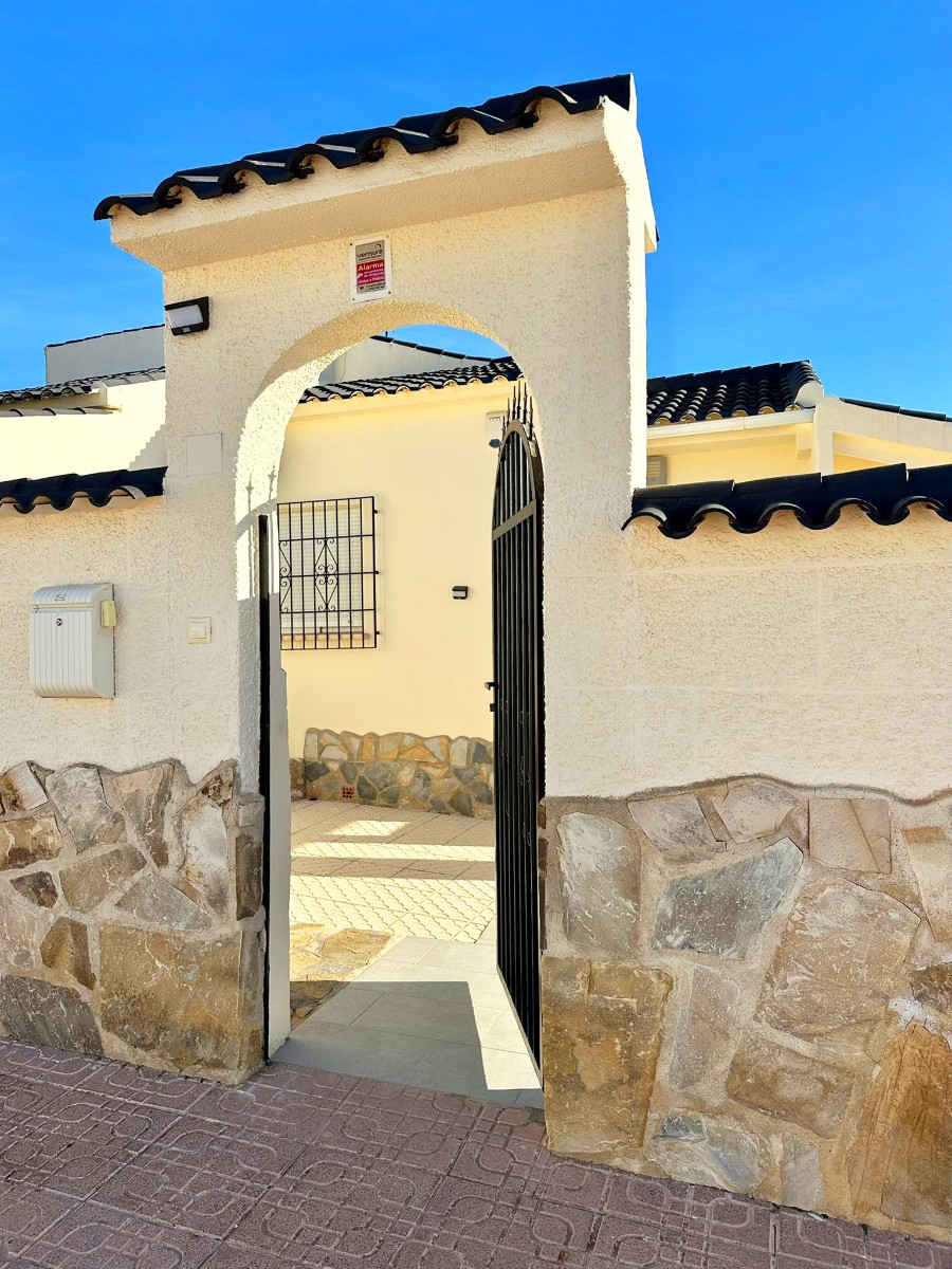 Withdrawn from sale - 3 Bedroom 3 Bathroom Villa in La Florida - La Florida  - Alicante