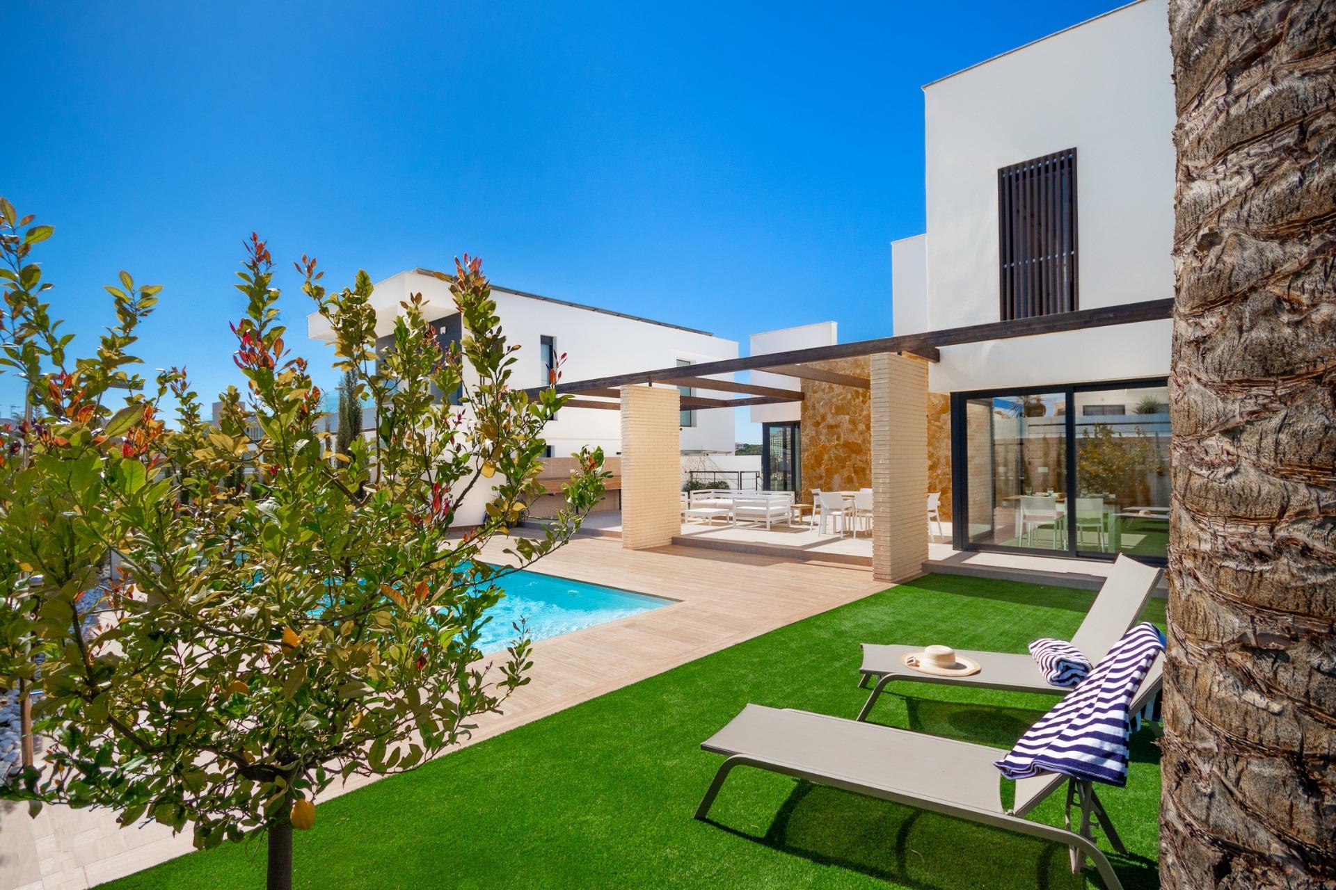 New Build - 4 Bedroom 4 Bathroom Villa in Cabo Roig - Campoamor  - Alicante