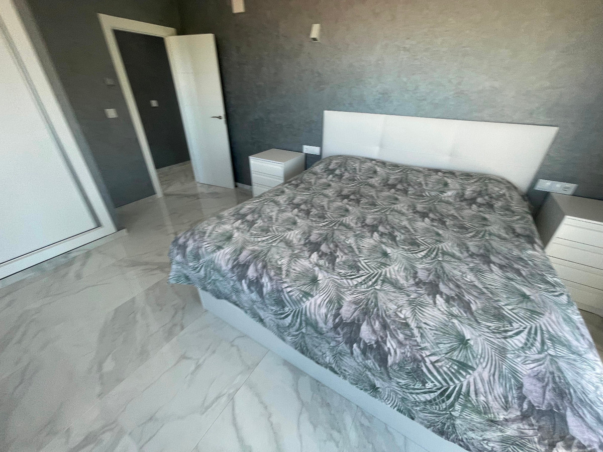 For sale - 5 Bedroom 4 Bathroom House - Detached Villa in Torrevieja - La Mata  - Alicante