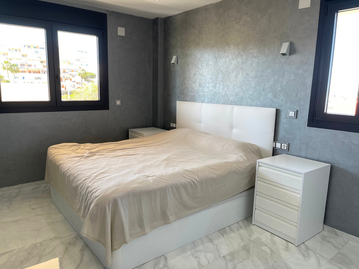 For sale - 5 Bedroom 4 Bathroom House - Detached Villa in Torrevieja - La Mata  - Alicante