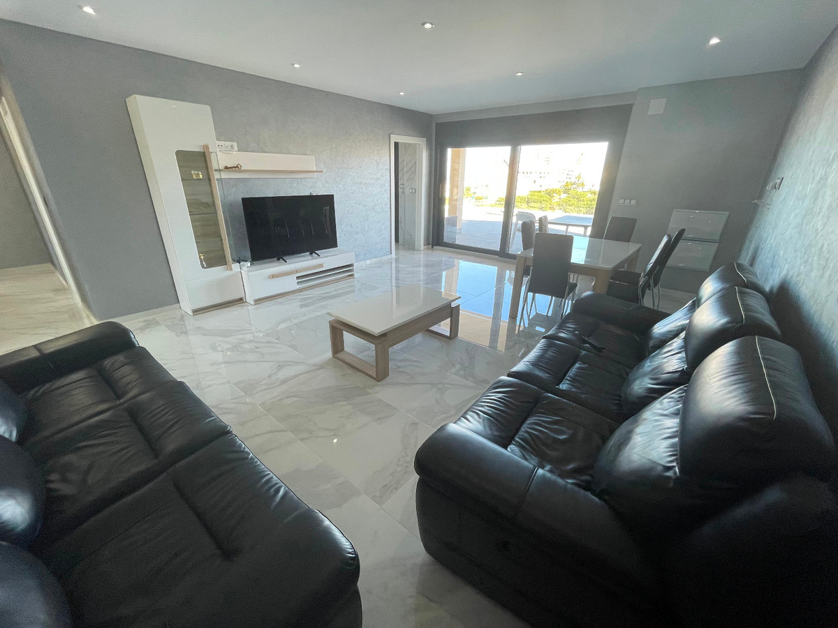 For sale - 5 Bedroom 4 Bathroom House - Detached Villa in Torrevieja - La Mata  - Alicante