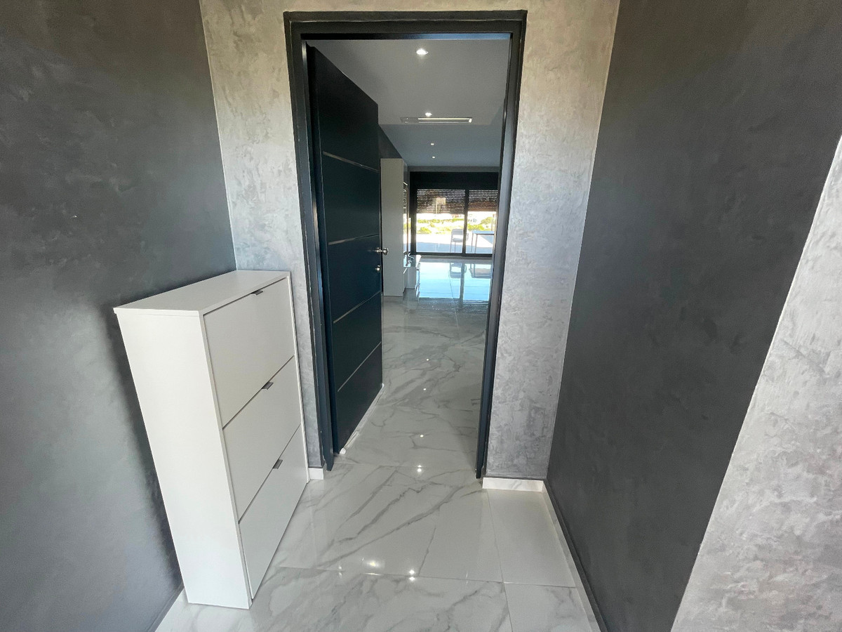 For sale - 5 Bedroom 4 Bathroom House - Detached Villa in Torrevieja - La Mata  - Alicante