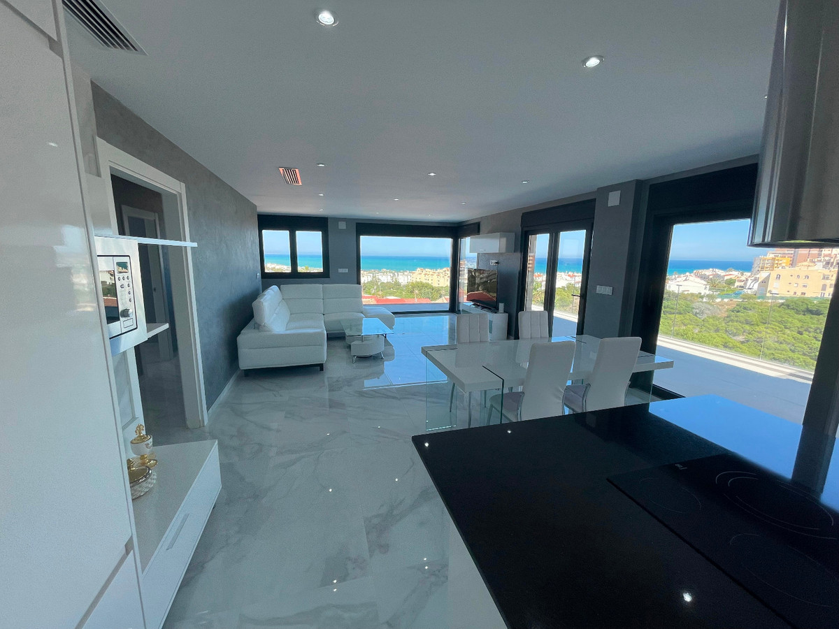 For sale - 5 Bedroom 4 Bathroom House - Detached Villa in Torrevieja - La Mata  - Alicante