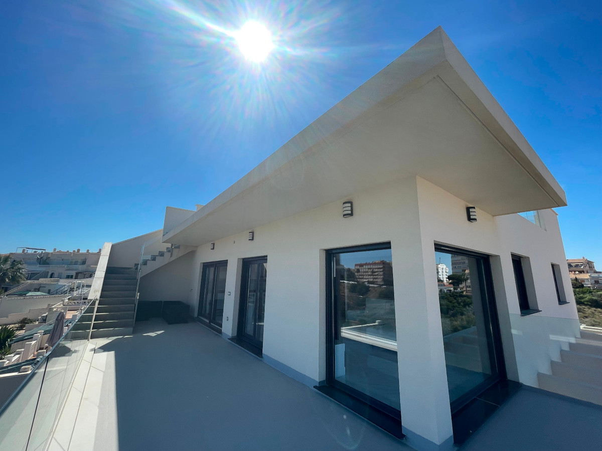 For sale - 5 Bedroom 4 Bathroom House - Detached Villa in Torrevieja - La Mata  - Alicante