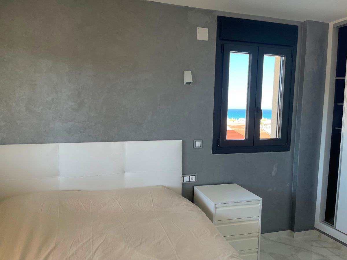 For sale - 5 Bedroom 4 Bathroom House - Detached Villa in Torrevieja - La Mata  - Alicante