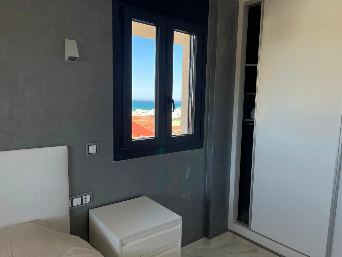 For sale - 5 Bedroom 4 Bathroom House - Detached Villa in Torrevieja - La Mata  - Alicante