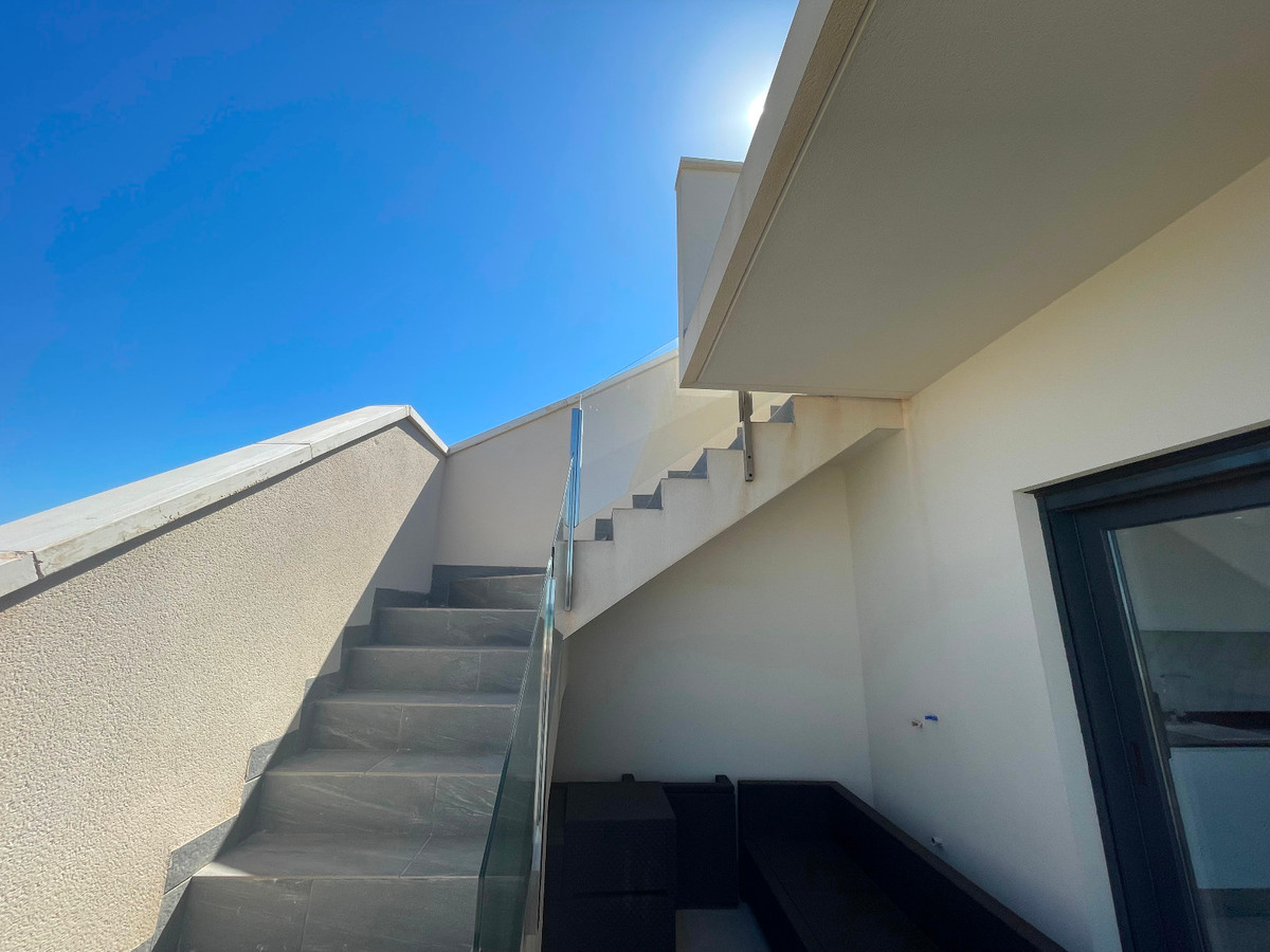 For sale - 5 Bedroom 4 Bathroom House - Detached Villa in Torrevieja - La Mata  - Alicante