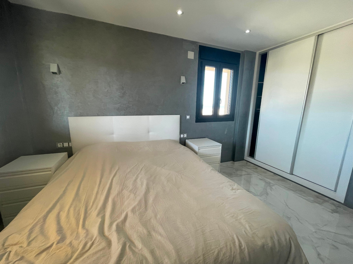 For sale - 5 Bedroom 4 Bathroom House - Detached Villa in Torrevieja - La Mata  - Alicante