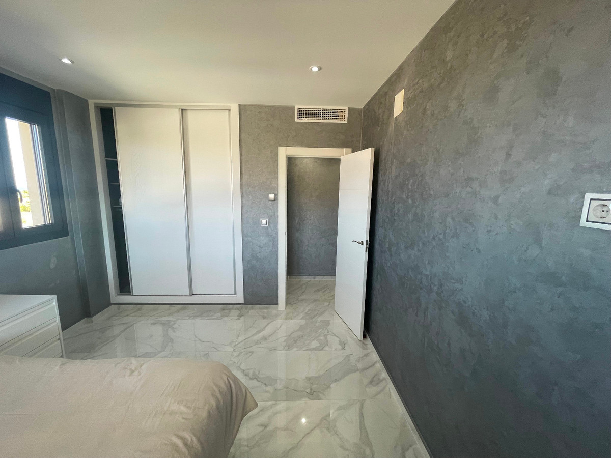 For sale - 5 Bedroom 4 Bathroom House - Detached Villa in Torrevieja - La Mata  - Alicante