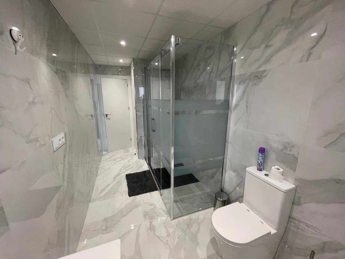 For sale - 5 Bedroom 4 Bathroom House - Detached Villa in Torrevieja - La Mata  - Alicante