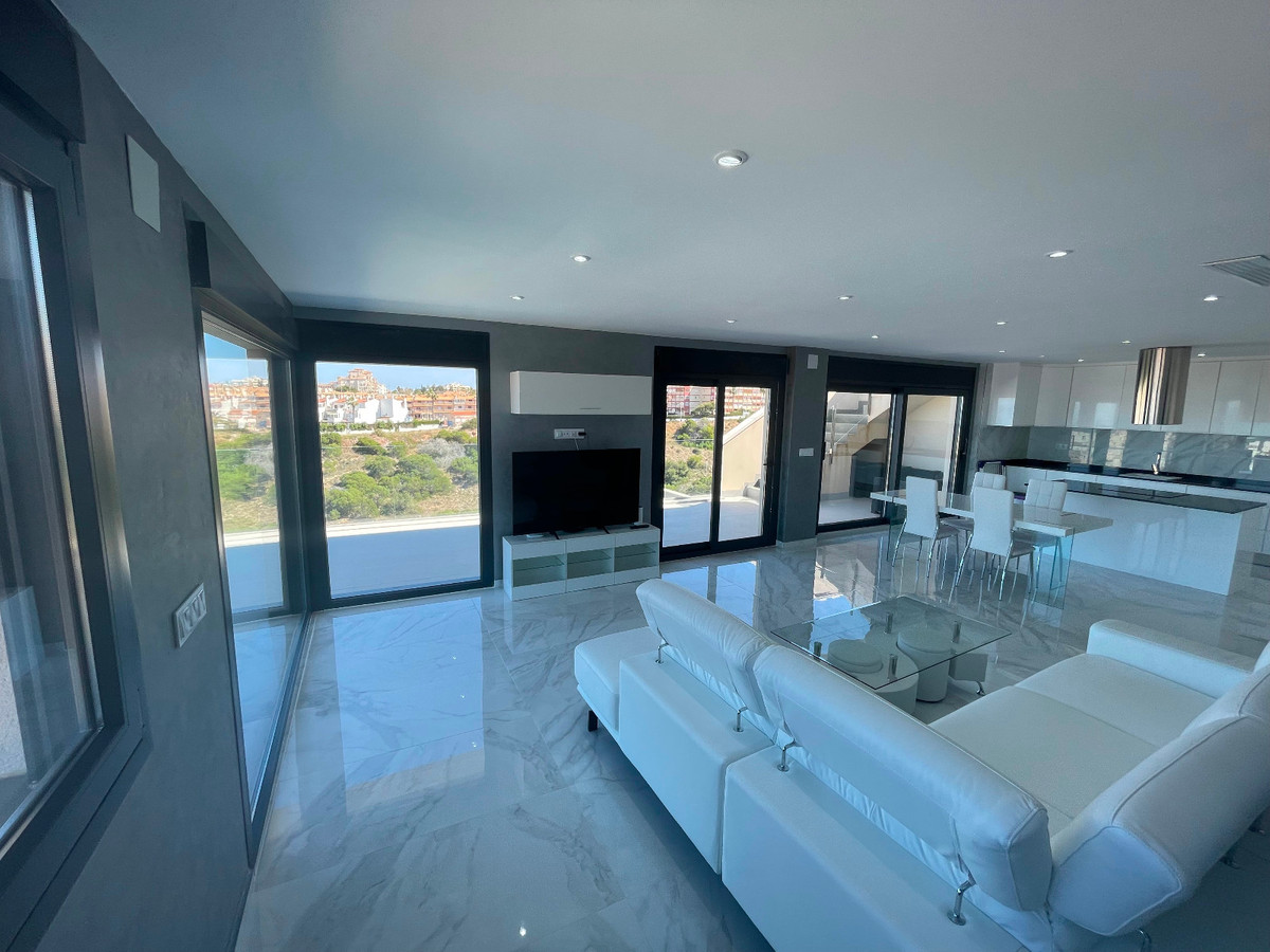 For sale - 5 Bedroom 4 Bathroom House - Detached Villa in Torrevieja - La Mata  - Alicante