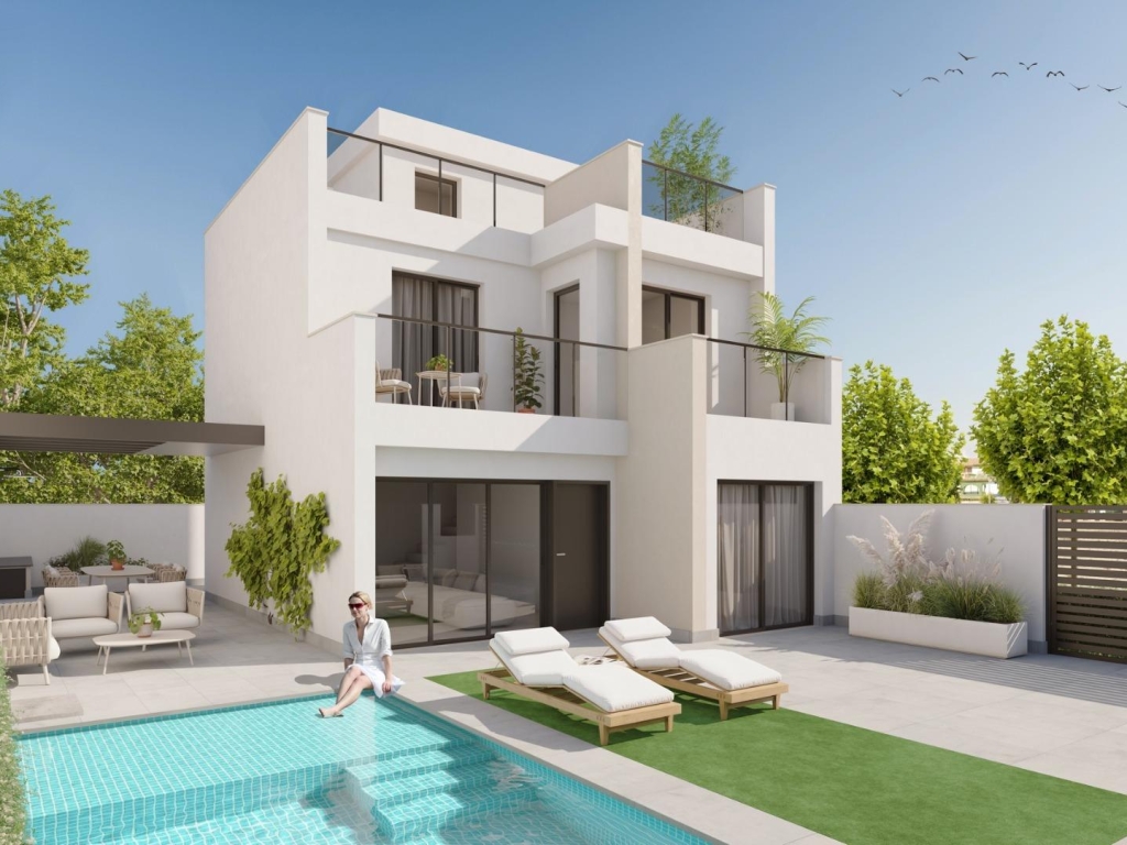 3 Bedroom 3 Bathroom Villa in Los Alcazares