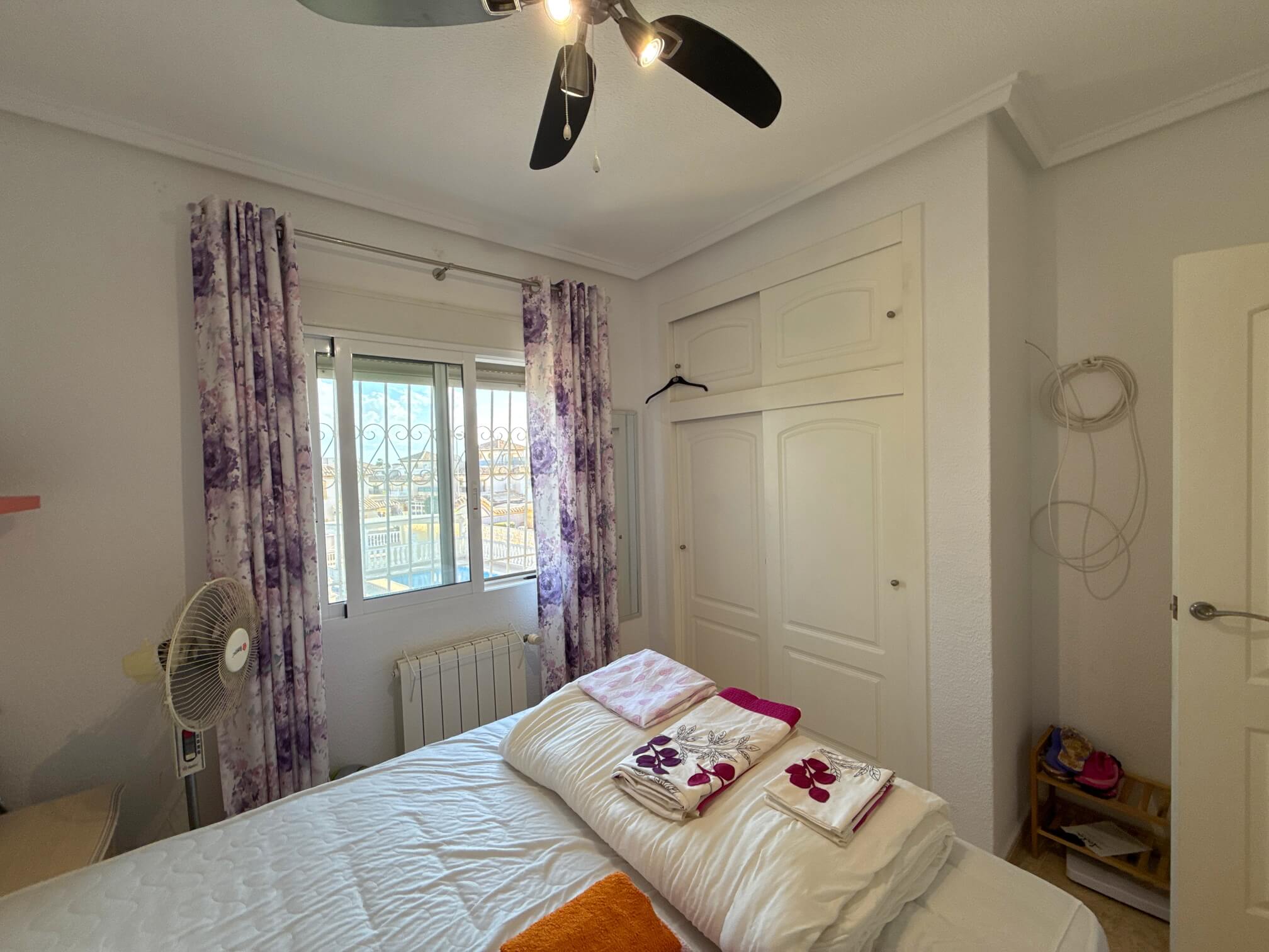 For sale - 3 Bedroom 3 Bathroom Villa in Villamartin -  - Alicante