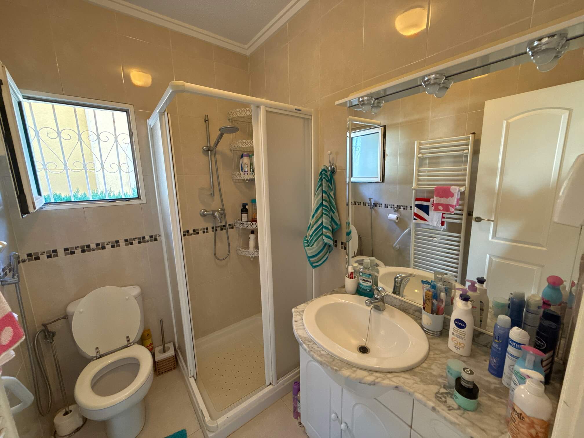 For sale - 3 Bedroom 3 Bathroom Villa in Villamartin -  - Alicante