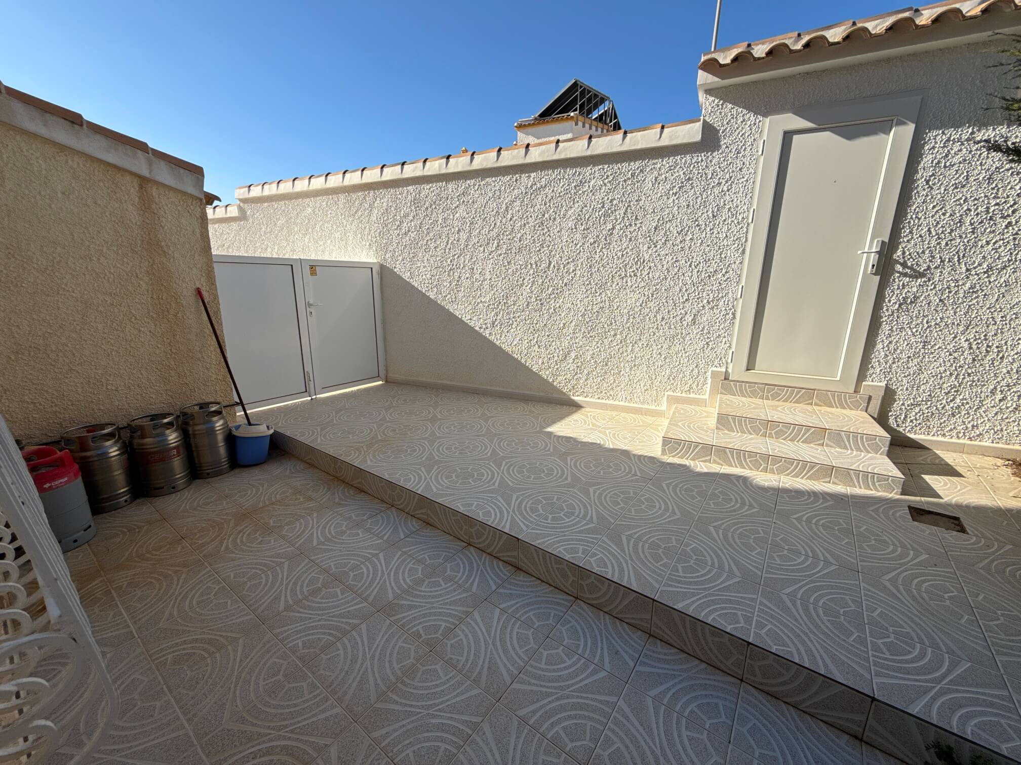 For sale - 3 Bedroom 3 Bathroom Villa in Villamartin -  - Alicante