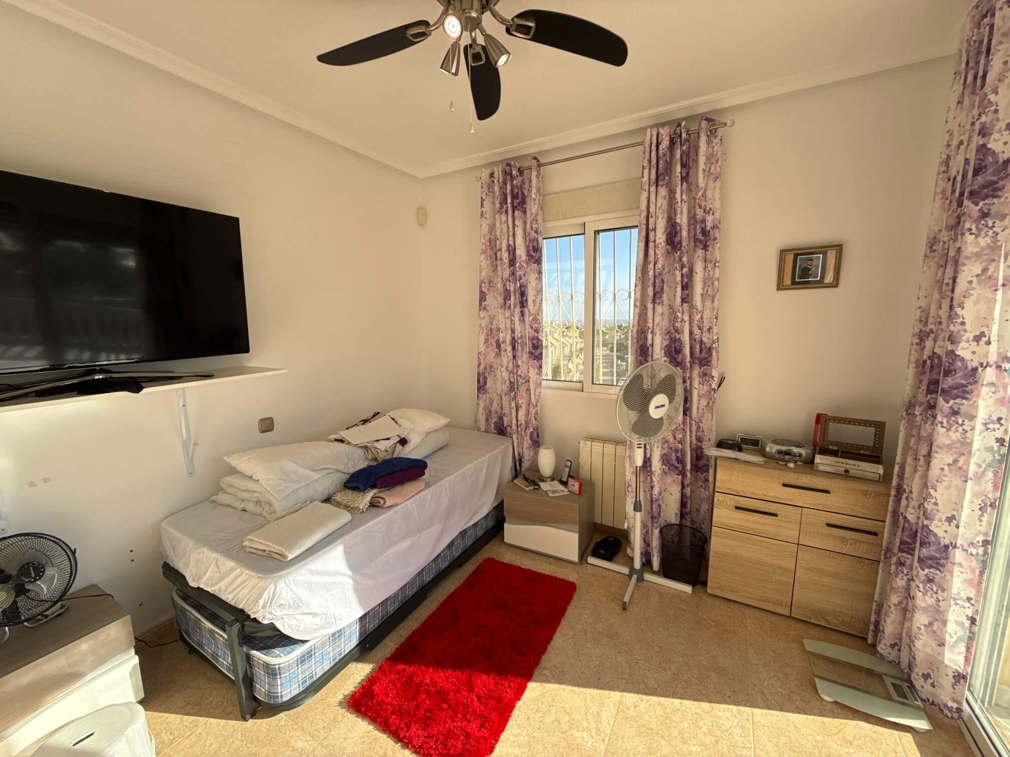 For sale - 3 Bedroom 3 Bathroom Villa in Villamartin -  - Alicante