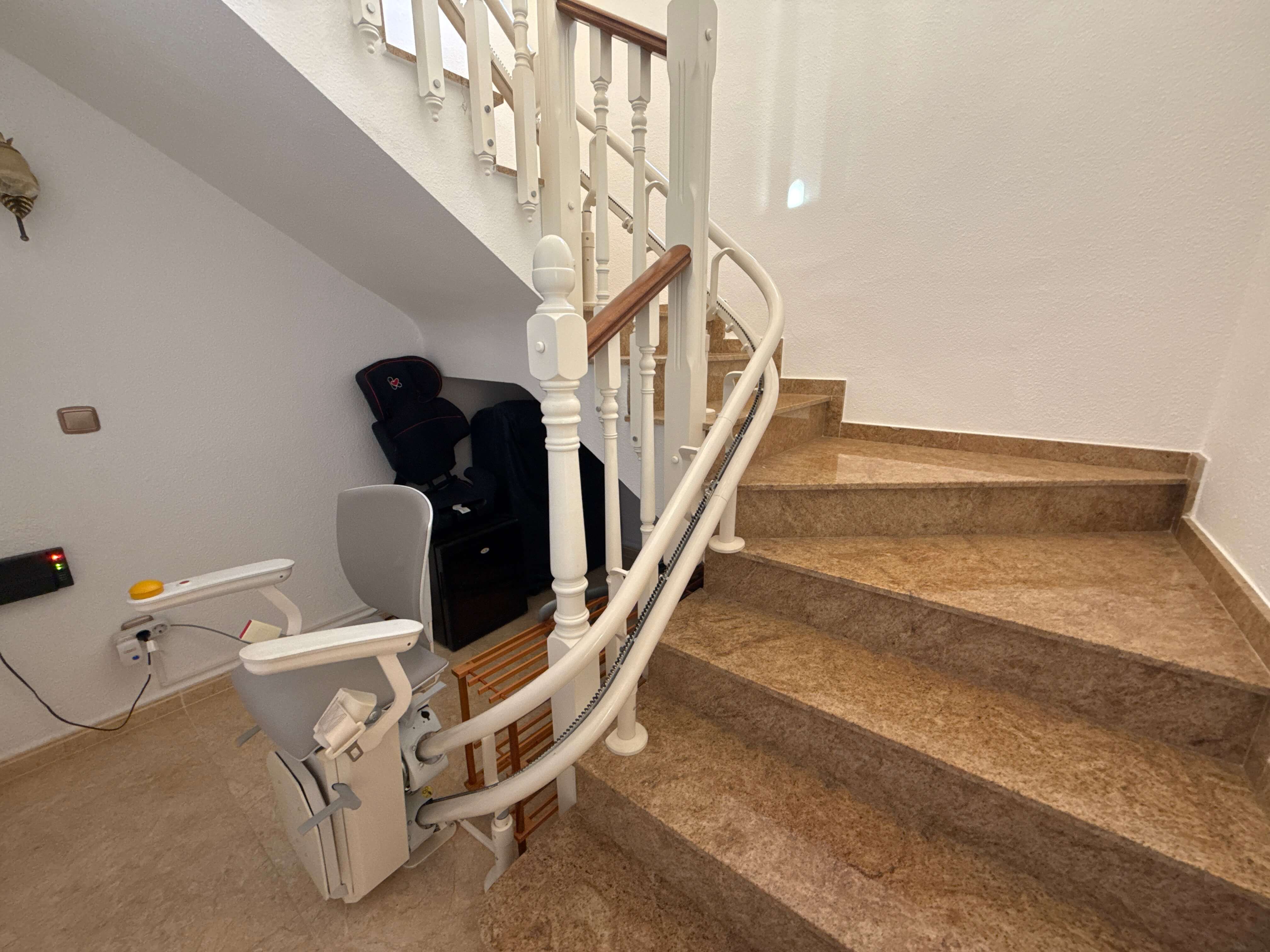 For sale - 3 Bedroom 3 Bathroom Villa in Villamartin -  - Alicante