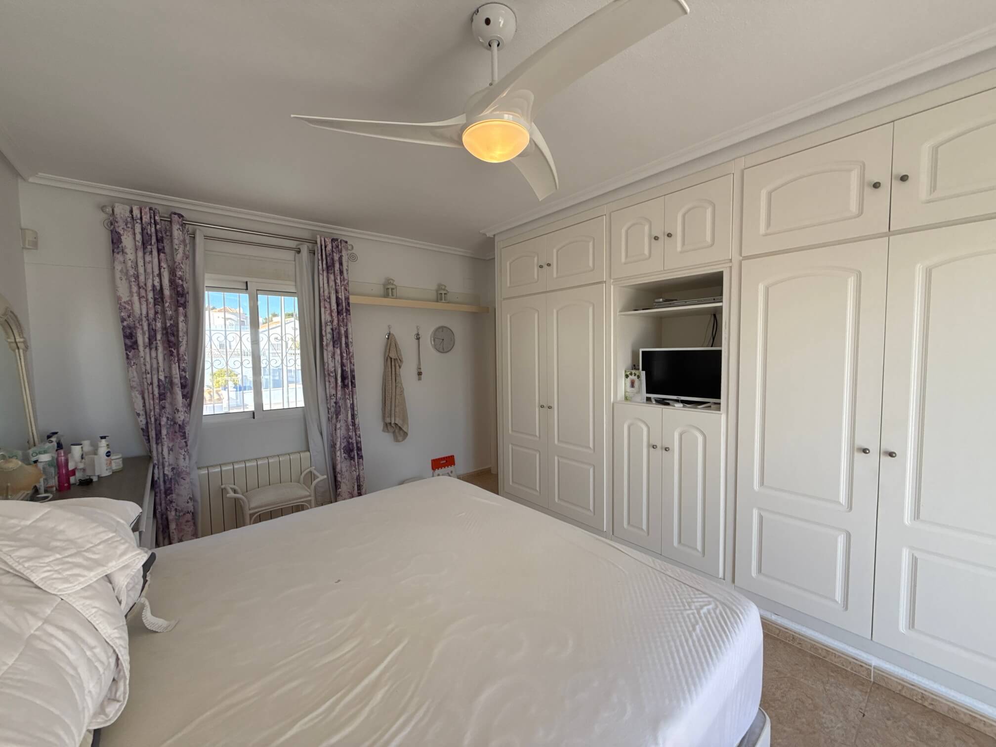 For sale - 3 Bedroom 3 Bathroom Villa in Villamartin -  - Alicante