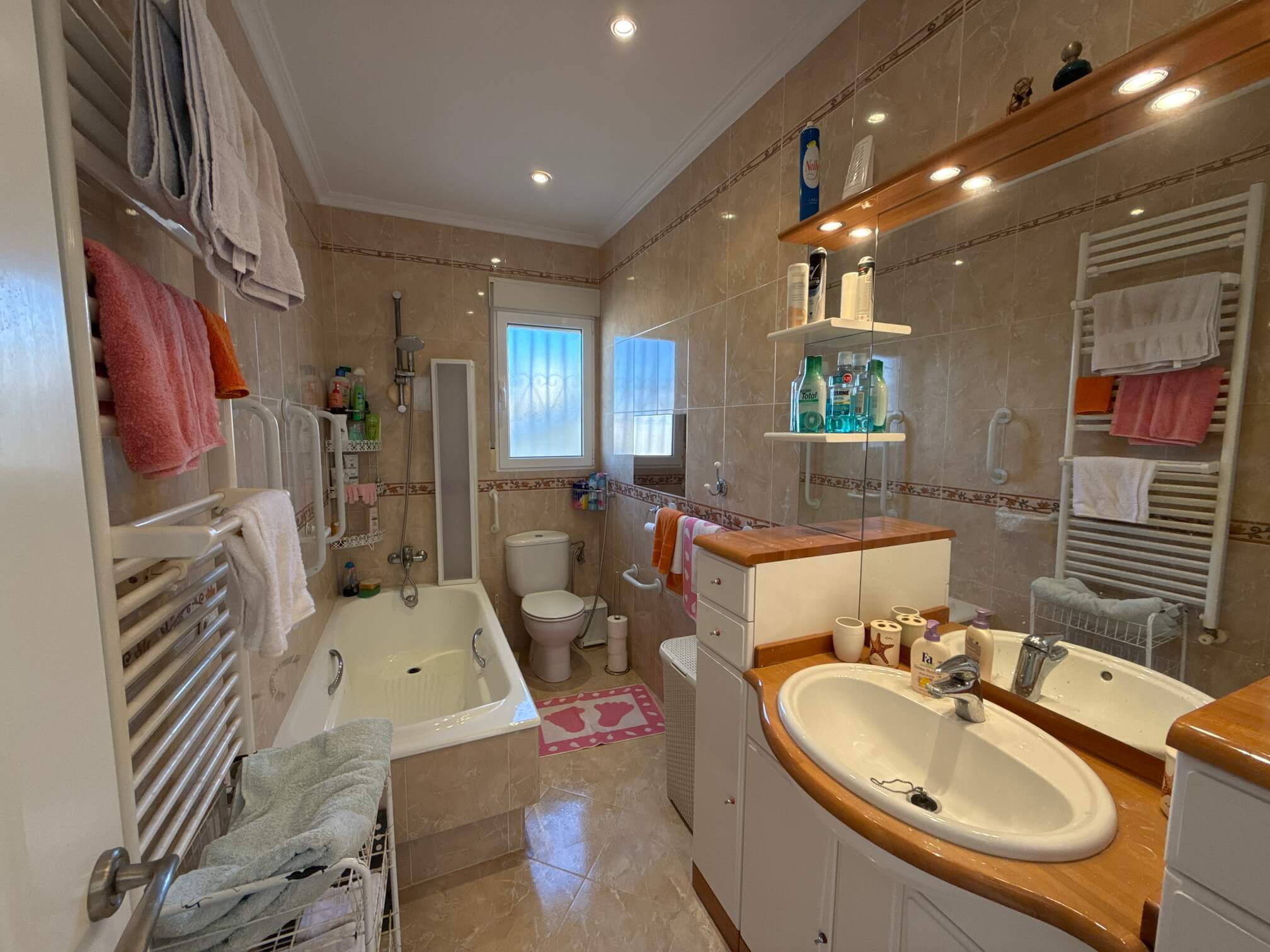 For sale - 3 Bedroom 3 Bathroom Villa in Villamartin -  - Alicante