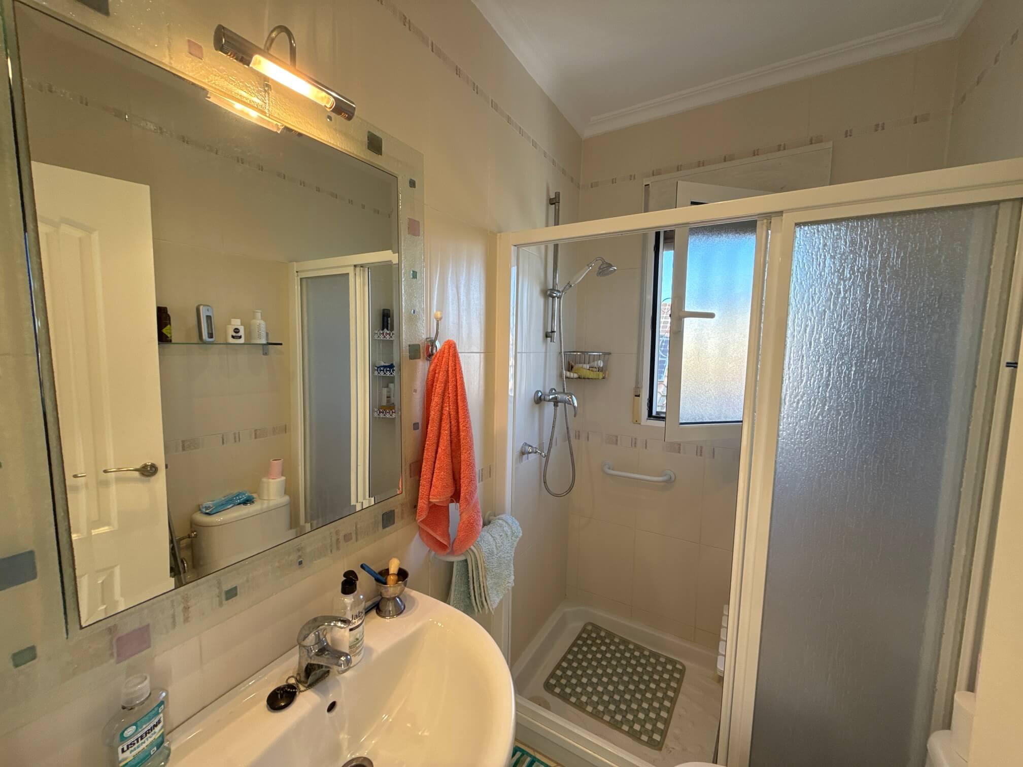 For sale - 3 Bedroom 3 Bathroom Villa in Villamartin -  - Alicante