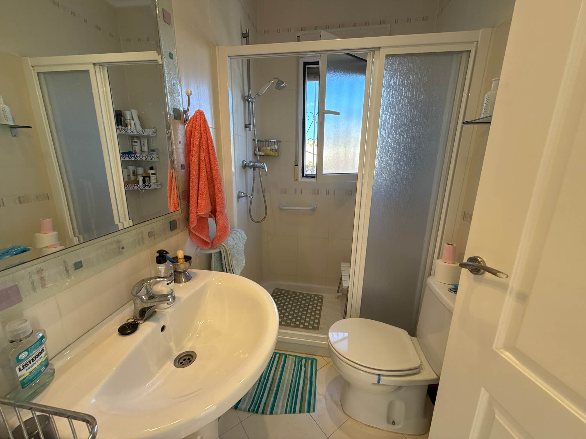 For sale - 3 Bedroom 3 Bathroom Villa in Villamartin -  - Alicante